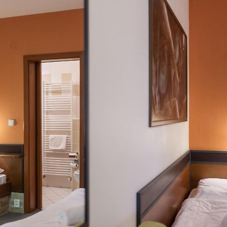 Hotel Vinar - Bed & Breakfast Kurdějov Dış mekan fotoğraf