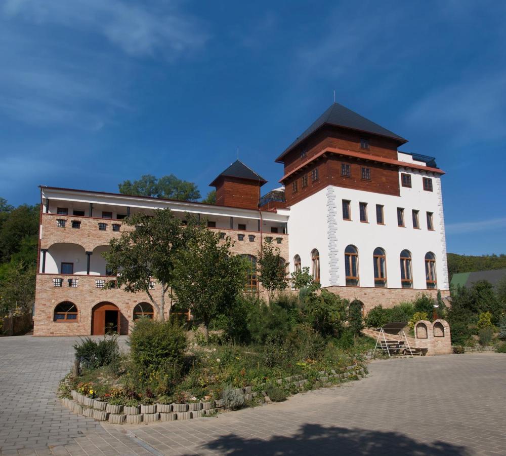 Hotel Vinar - Bed & Breakfast Kurdějov Dış mekan fotoğraf
