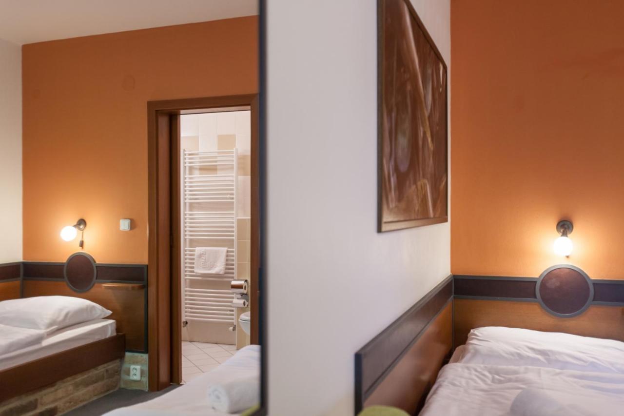 Hotel Vinar - Bed & Breakfast Kurdějov Dış mekan fotoğraf