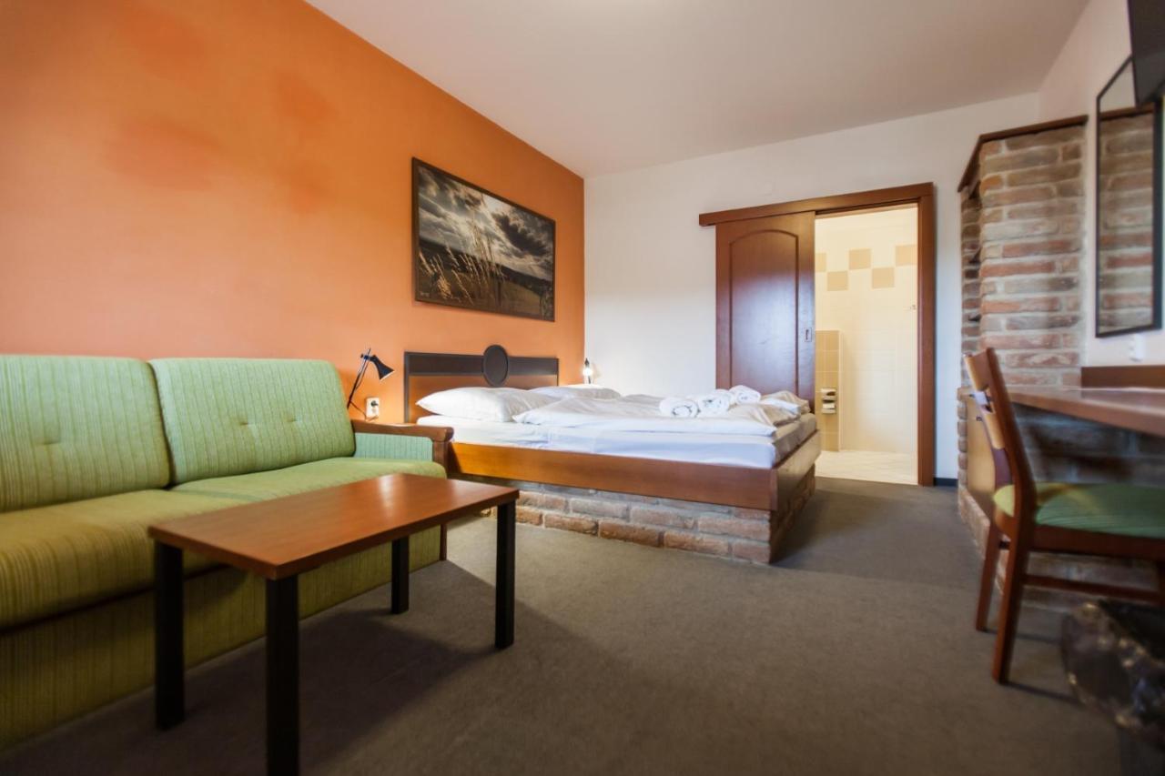 Hotel Vinar - Bed & Breakfast Kurdějov Dış mekan fotoğraf