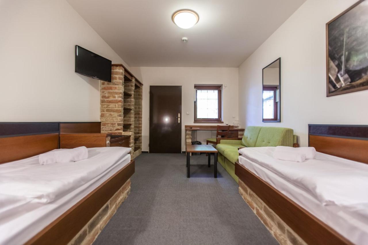 Hotel Vinar - Bed & Breakfast Kurdějov Dış mekan fotoğraf
