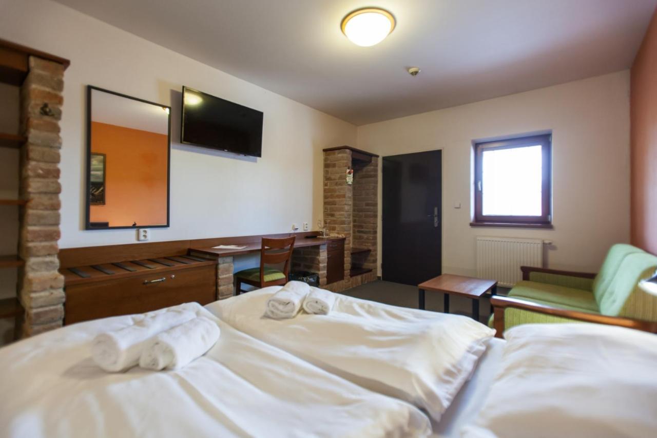 Hotel Vinar - Bed & Breakfast Kurdějov Dış mekan fotoğraf